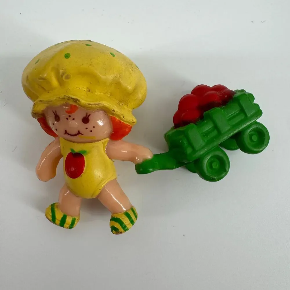 1982 Kenner Apple Dumplin’ with Apple Cart Strawberry Shortcake Figure Vintage